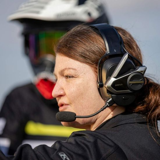 Intercom full duplex SENA 20S monté sur casque Earmuff Cradle