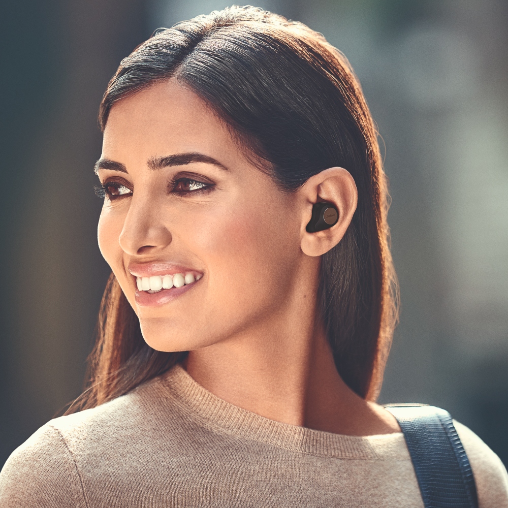 Jabra elite 85t cooper black lifestyle