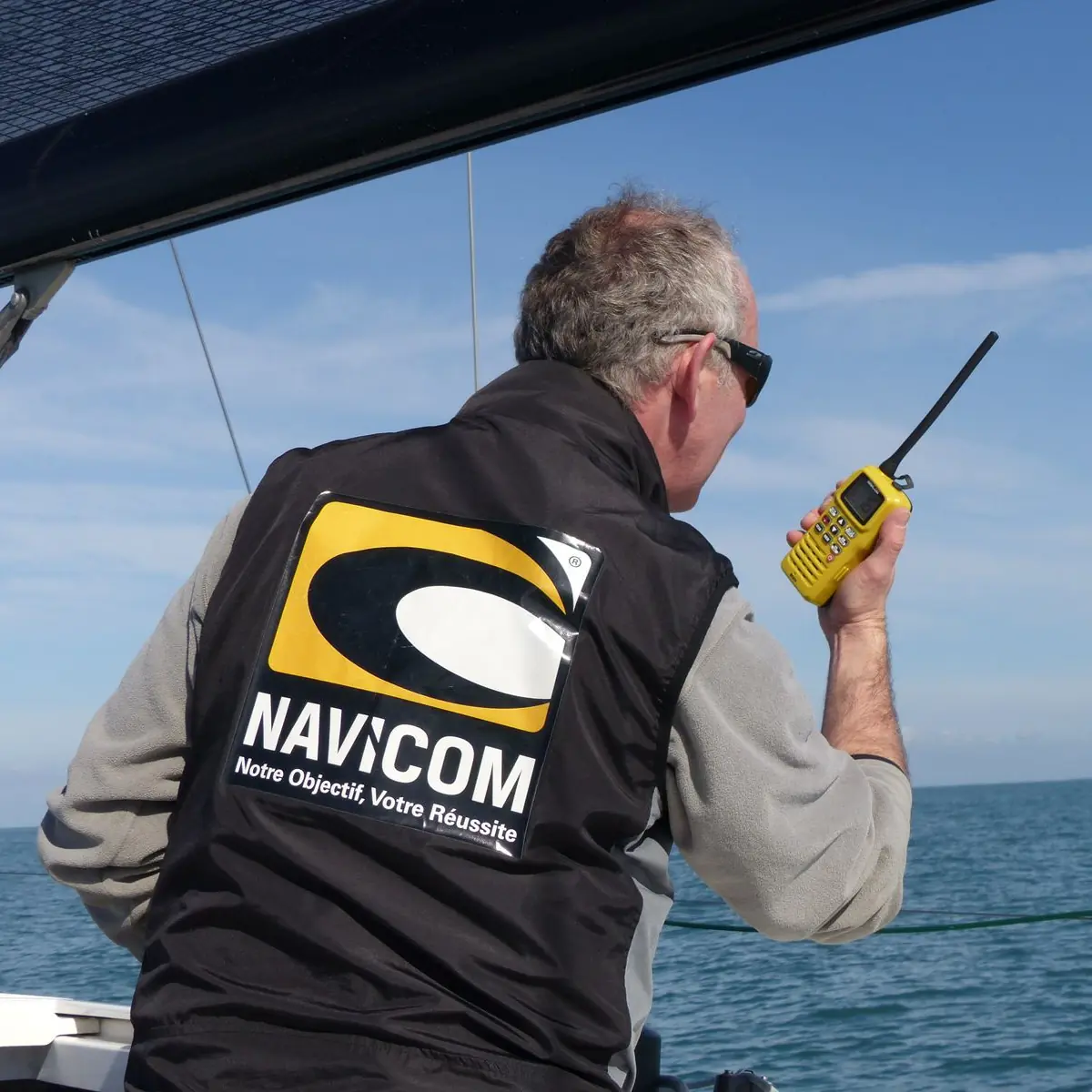 Een VHF Navicom Portable Marine gebruiken
