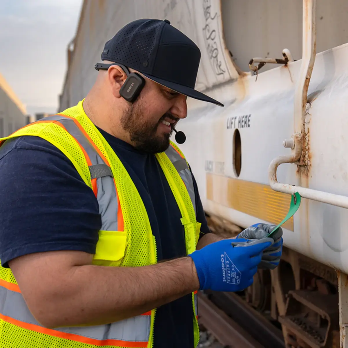 Sena Expand Mono — port sur casque et harnais, technologie Mesh