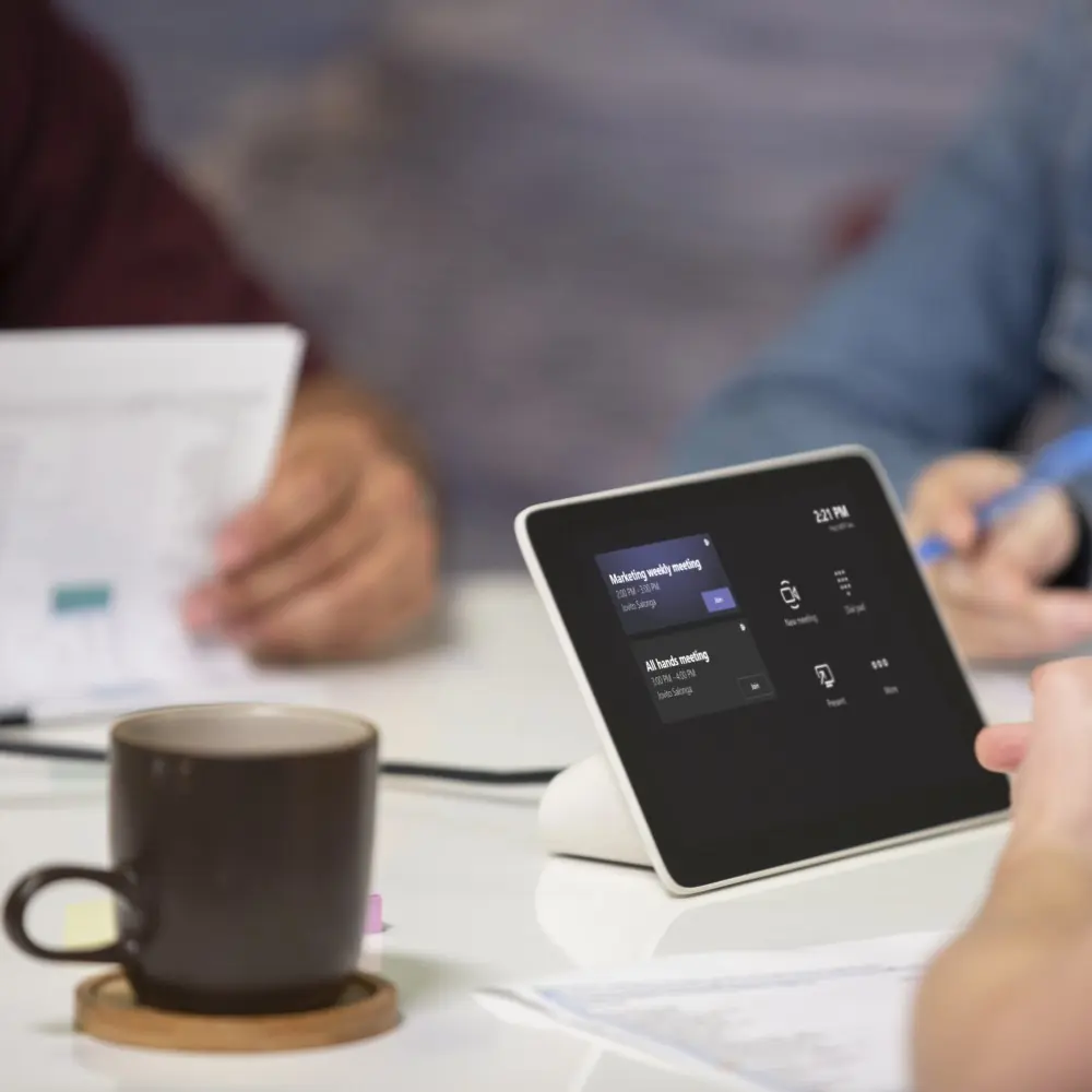 Contrôleur tactile Poly GC8 pour Microsoft Teams Rooms